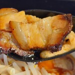 麺や 恵みの一杯 - チャーシューリフト