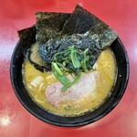 家系総本山 吉村家 - ラーメン (並)