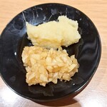 中華そば 主水 - すりショウガとニンニク