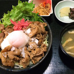 庄や - 【日替ランチ】豚バラ肉の生姜焼丼　温玉のせ