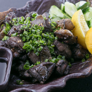 自慢は地鶏を使った「もも焼き」！