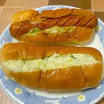 タケウチベーカリー - 料理写真:きゅうりパン220円+フランクドッグ260円