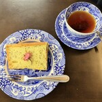 M's Tea Room - 料理写真:「さしま紅茶 1pot」760円税込み→ケーキセットにて100円引きなので660円税込み♫、「桜のシフォンケーキ」540円税込み♫