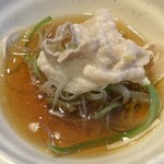  しゃぶ葉 - お肉で野菜を巻いて食べれば、いくらでもいけそうです♫