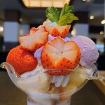 THE KASUGA - いちご杏仁パフェ　1,500円