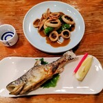 居酒屋 しんざん - イワナ塩焼き、イカ肝バター