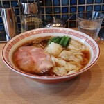 中華そば えにし - 料理写真:ワンタン麺 ¥1,050
