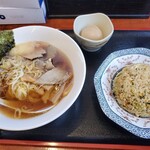 にんにくたまごラーメン - 料理写真:東京ら～めん+半炒飯+味玉