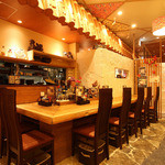 やちむん - カウンター席もご用意♪ランチではお一人様でもお気軽に！