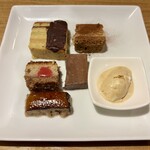 セルクル - オペラと小さなお菓子のモザイク仕立て