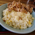 ラーメン大将 菊水元町店 - 半分に分けて食べます