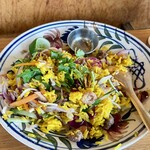 スタンドバインミー - コムアンフー混ぜご飯 よく混ぜる