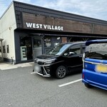 ウエストヴィレッジ - 県道沿いのお店は佐賀県