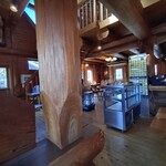 如庵 - ログハウス調の店内、広々してて落ち着きます。