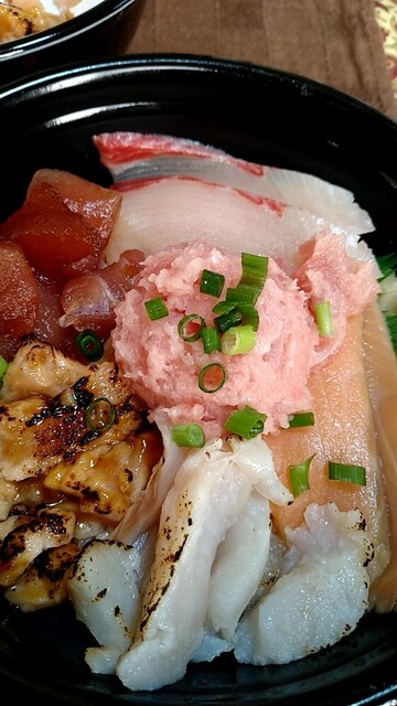 魚丼 新保町店 （UODON） - 井野/海鮮丼 | 食べログ