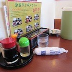 Fukugen - 店内：テーブル席の卓上