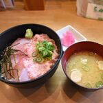 Maguro Zanmai Nachi - まぐろ+ねぎとろ丼の2色丼(1600円)