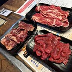 焼肉 一柳商店 - 料理写真:左からハラミ、すきやきロース、ロース