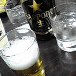 Sukesan Udon Asakawa Ten - 深夜３時の瓶ビール。黒ﾗﾍﾞﾙとｴﾋﾞｽってﾋﾞｰﾙのｾﾝｽがいいね！