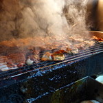 阿霞 燒肉飯 - 豚の旨さを最大限引き出す遠火の強火！