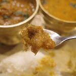 アジアンダイニング スバビハニ - スパイシー感と旨味ともどもナイスなチキンカレーを堪能して完食。ごちうそうさまでした。