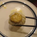 アジアンダイニング スバビハニ - お好みでスパイスペーストをディップすることで、スパイスペーストの塩気と辛味が「モモ」にクリーンヒットしてウマさマシマシに！
