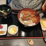 うなぎ川はら - 松うな丼鰻4切れも美味しい。