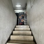肉バル Bar&Grill motto - 酔っ払い下り注意の急階段