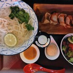 アガリコ餃子楼 - 本日の亜ガリコ餃子＆フォーセット（サラダ小）1480円→キャンペーン1000円