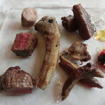 ウシマル - マガモ、コガモ、イノシシ、ダイアモンドポークソーセージ、和牛外モモ、仔鹿ランプ