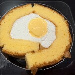 LAWSON - 料理写真:たまごのふわほわロールケーキ