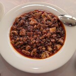 赤坂 四川飯店 - 上品な辛さと山椒の刺激が印象的