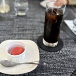 レストラン＆パティスリー 木かげ茶屋 - 氷菓（苺シャーベット）／アイスコーヒー