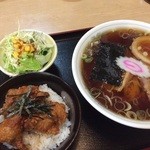 大河原 - 醤油ラーメンとミニ唐揚げ丼セット950円