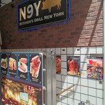 N9Y BUTCHER'S GRILL NEWYORK - 1階にある看板