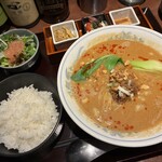 旬菜中華 杏芽 - 料理写真:「ピーナッツペースト入り擔々麺セット」（1,500圓）
小鉢二品、お漬物、サラダ、白ご飯又は中華粥
私は白ご飯を選擇。