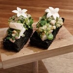 ボッテゴン - イカの黒墨バケット、イカと菜の花のタルタルのせ
