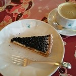 フランス・ブルターニュ地方フェニステール県産ルガールクリームチーズと北海道産黒千石大豆のタルト（明日までの限定販売だよ＾＾；）