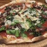 炭火イタリアンNadegata - ホタルイカのピザ　これまた初めて