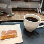 アンデルセン - 料理写真:コーヒー484円 ◯フィナンシェ275円  759円◯