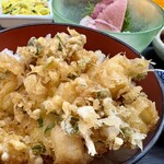 秋谷 - 甘辛いタレを吸った しっとり かき揚げ天丼