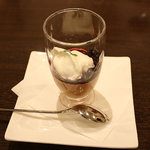 ジャンジャンブル - チョコレートムースとブルーベリーのコンフィチュールです。