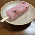 山田餅本店 - 桜ういろ
