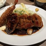 大阪トンテキ - エビフライ、ハンバーグ、トンテキ。