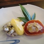 徳山鮓 - 稚鮎の酢漬け　飯ソースで　干し柿のなれ鮓射込み