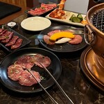 炭火焼肉 楽牛園 - 