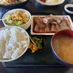 天狗屋 - 1番人気　牛ステーキ定食1450円