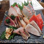 魚酒場 二つめ - 料理写真:刺し盛り 1,890円