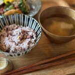 こめとまめ。 - 十六穀ごはん　味噌汁