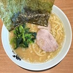 まだ洞くつ家 - 料理写真:ラーメン(900円)